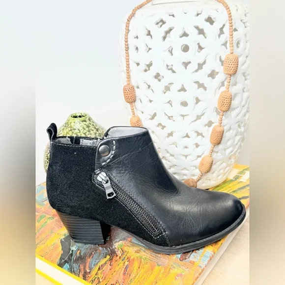 Earth Black Leather Ankle Boots 6.5M Side Zip Comfort Block Heel - Picture 6 of 11